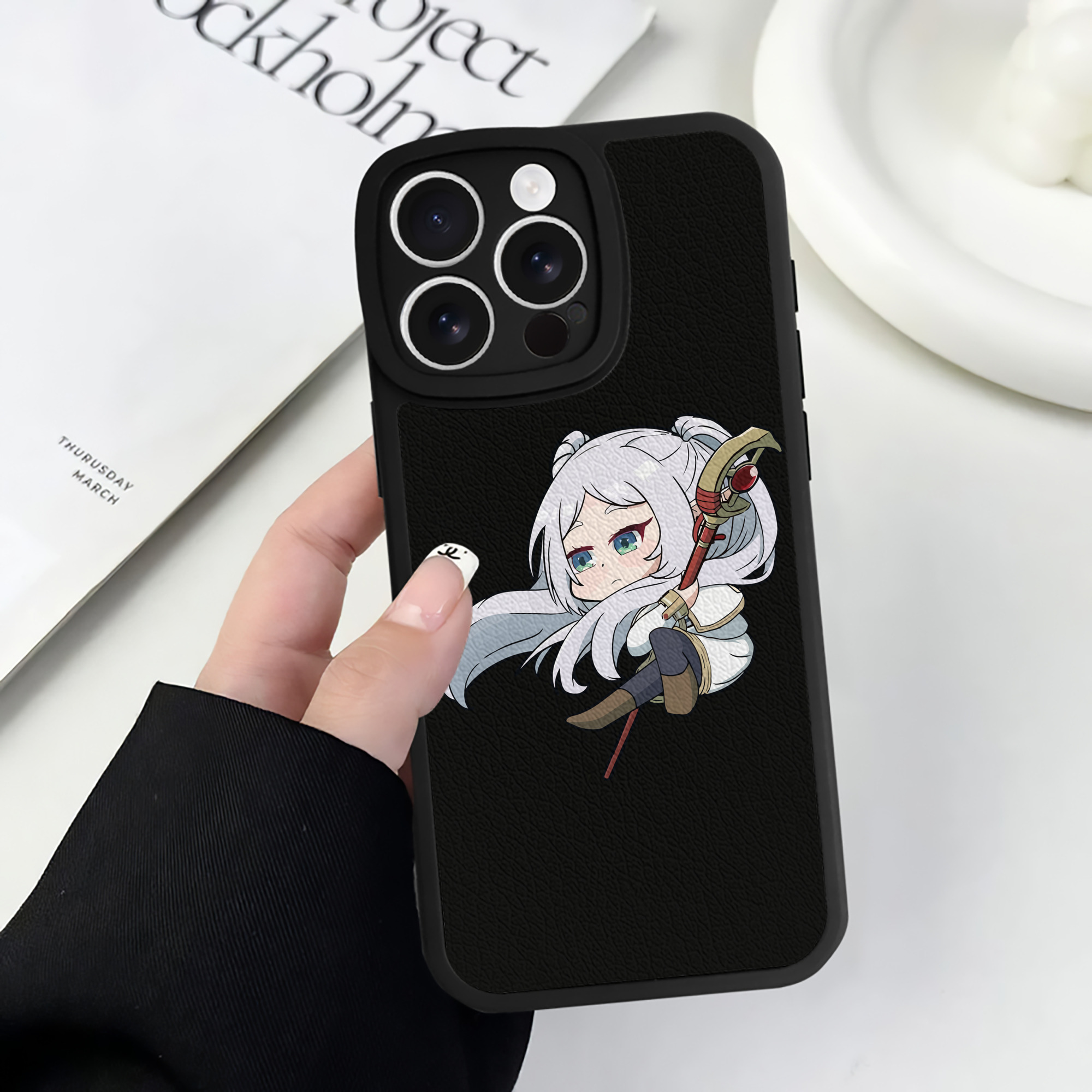 （画像用） 葬送のフリーレン Frieren 【iPhone 16シリーズ対応】シリコンスマホケース（レザー調） 材質：シリコン